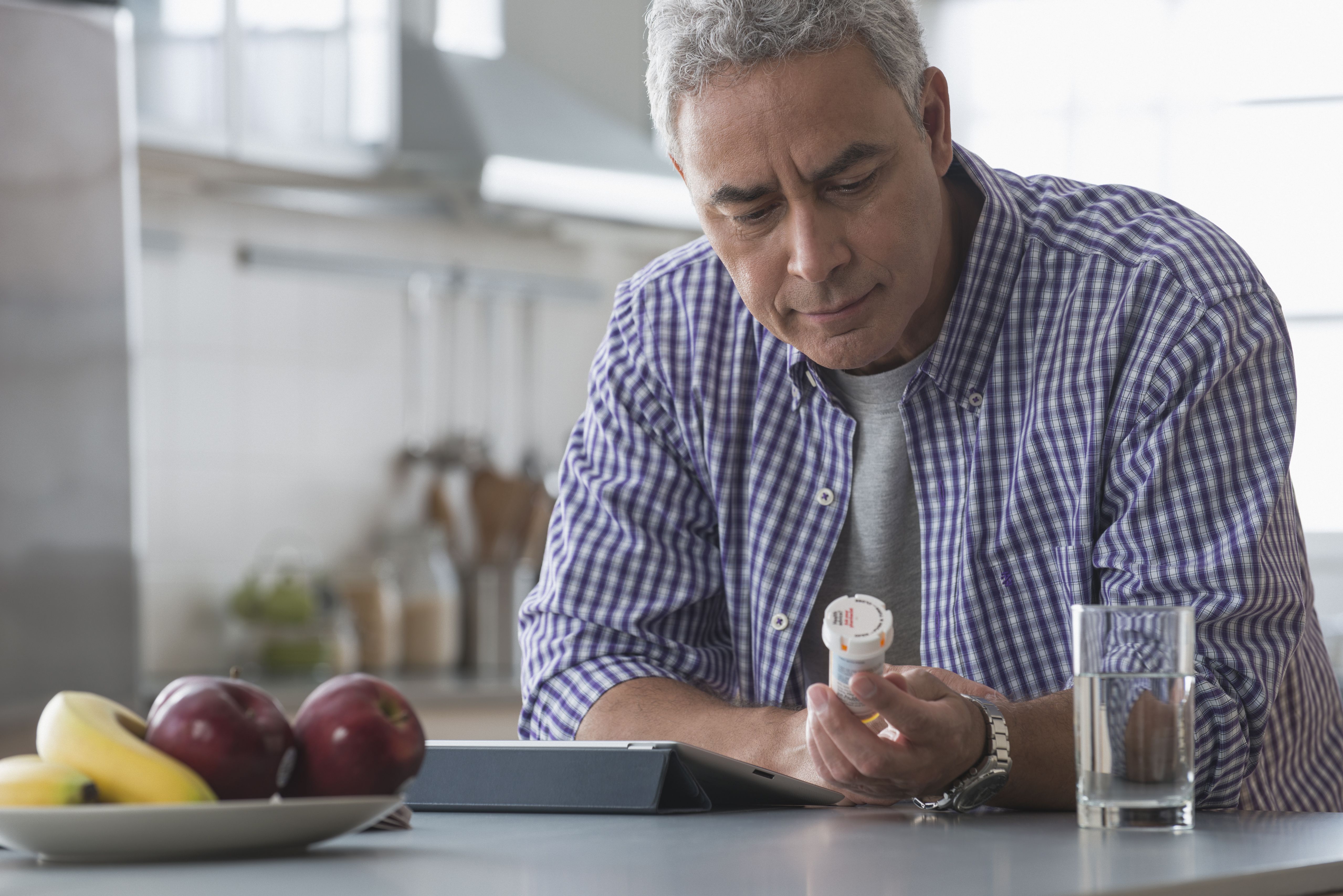 men-taking-pills-canadian-pharmacy